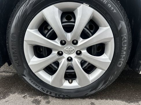 Used 2022 Toyota Corolla LE image 9