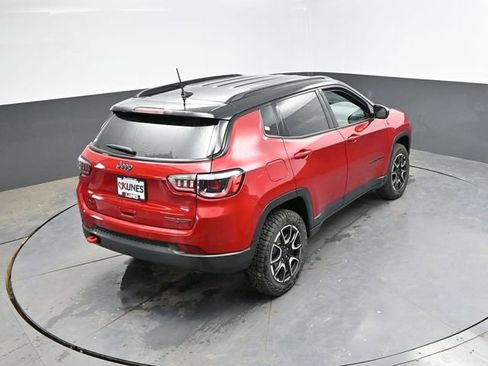 Used 2025 Jeep Compass Trailhawk AWD/4WD image 35