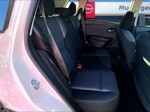 Used 2021 Nissan Rogue SV image 22