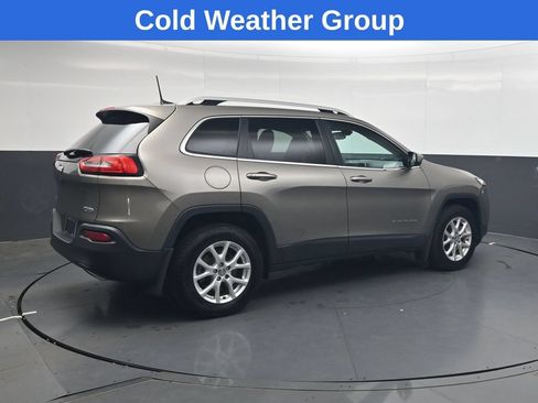 Used 2018 Jeep Cherokee Latitude w/ Cold Weather Group AWD/4WD image 4