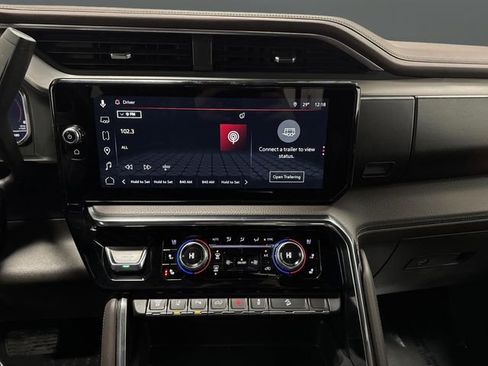 Used 2025 GMC Sierra 3500 Denali image 9