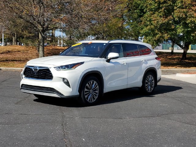 Used 2021 Toyota Highlander Platinum AWD/4WD image 2