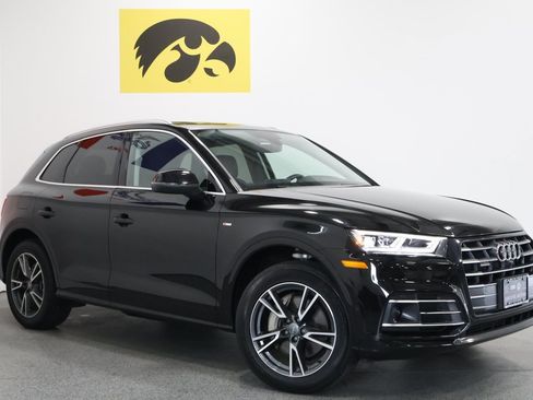 Used 2020 Audi Q5 e Prestige w/ Prestige Package image 2