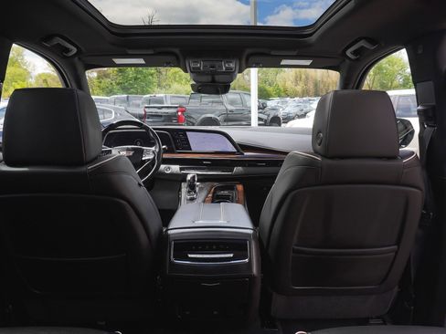 Used 2023 Cadillac Escalade Premium Luxury AWD/4WD image 41