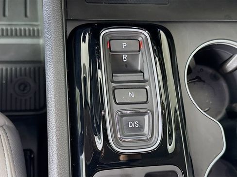 Used 2025 Honda Pilot Touring image 17