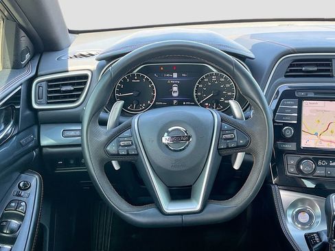 Used 2023 Nissan Maxima SR w/ Sport Mat Group FWD image 11