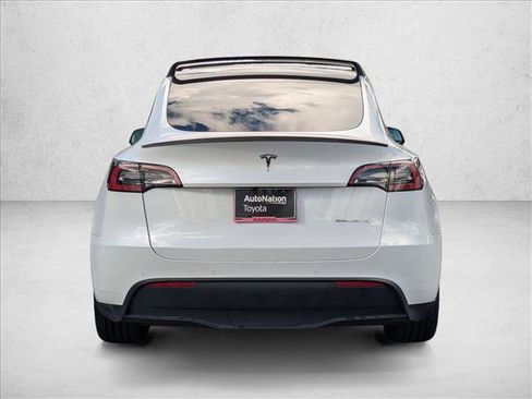 Used 2021 Tesla Model Y Long Range image 7