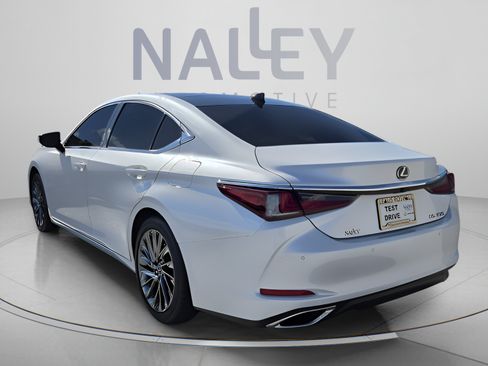 Used 2024 Lexus ES 350 w/ Technology Package FWD image 3