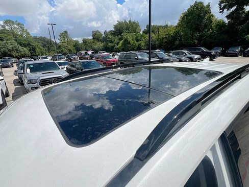 Used 2024 Honda Pilot Elite image 23