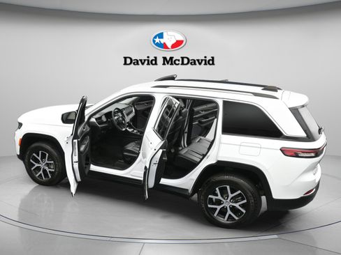 Used 2023 Jeep Grand Cherokee Limited w/ Luxury Tech Group II AWD/4WD image 49