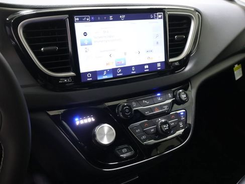 New 2026 Chrysler Voyager LX image 19