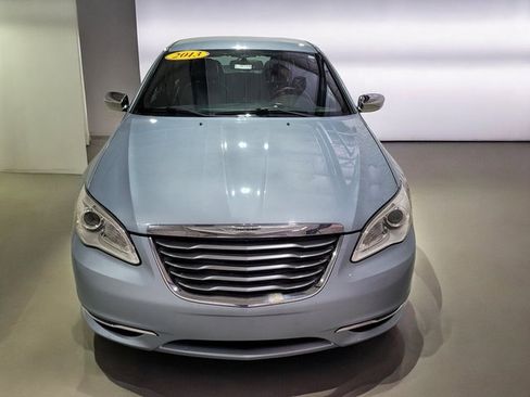 Used 2013 Chrysler 200 Limited image 10