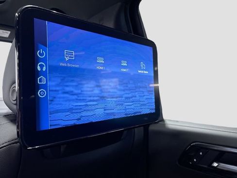 New 2025 Chevrolet Suburban Premier AWD/4WD image 30