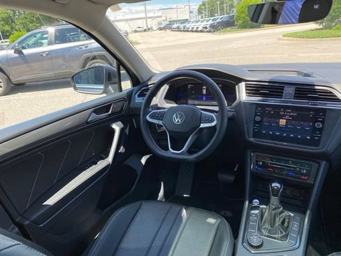 Certified 2023 Volkswagen Tiguan SE w/ Panoramic Sunroof Package AWD/4WD image 14