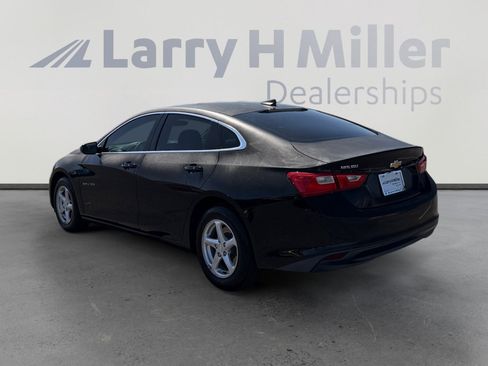 Used 2017 Chevrolet Malibu LS FWD image 3