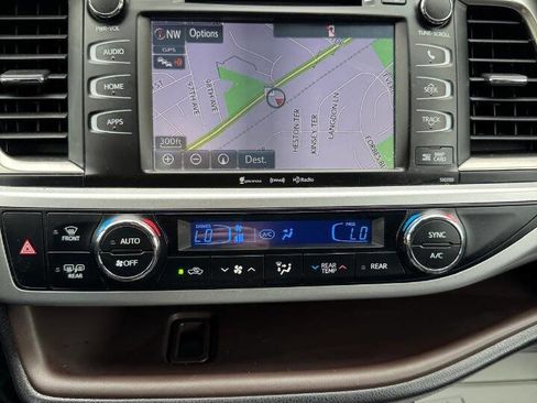 Used 2019 Toyota Highlander XLE image 20