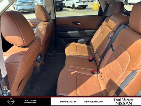 Certified 2025 Nissan Pathfinder Platinum w/ Cargo Package FWD image 31