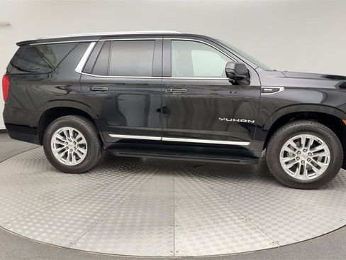 Used 2021 GMC Yukon SLT w/ SLT Premium Package image 9
