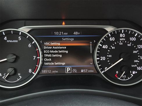 Used 2025 Nissan Sentra SR w/ SR Premium Package image 19