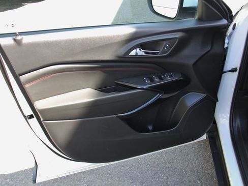 Used 2024 Chevrolet Trax RS w/ Sunroof Package FWD image 18