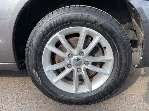 Used 2019 Dodge Grand Caravan SXT image 6