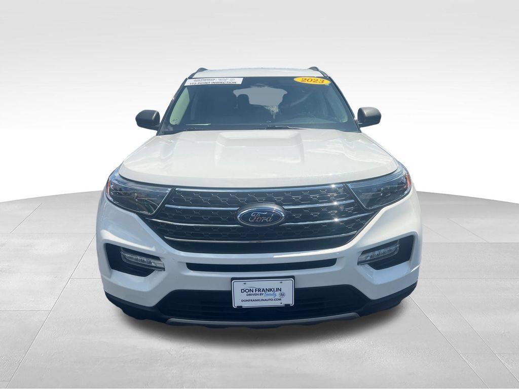 Used 2023 Ford Explorer XLT w/ Equipment Group 202A AWD/4WD image 8