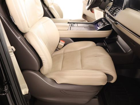 Used 2022 Lincoln Navigator Reserve AWD/4WD image 15