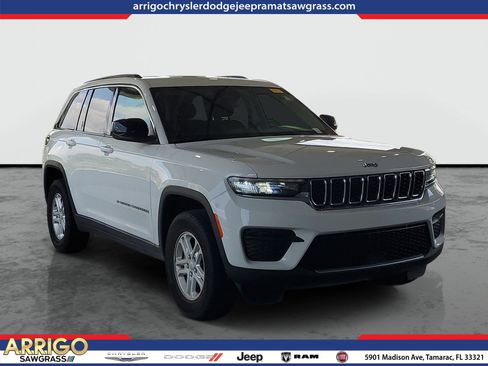 Used 2023 Jeep Grand Cherokee Laredo w/ Trailer Tow Prep Group (B) AWD/4WD image 1