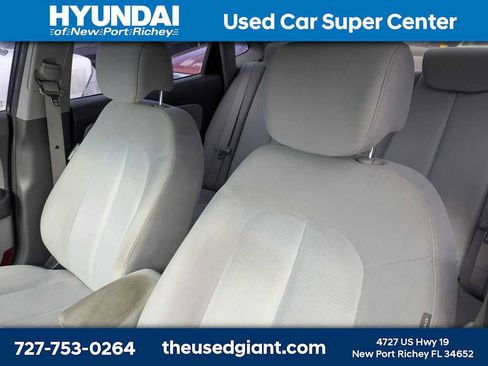 Used 2009 Hyundai Elantra SE FWD image 3