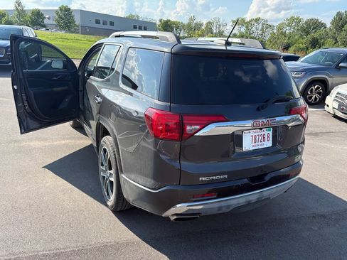 Used 2017 GMC Acadia Denali w/ Technology Package FWD image 4