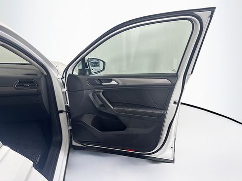 Used 2023 Volkswagen Tiguan SE FWD image 33