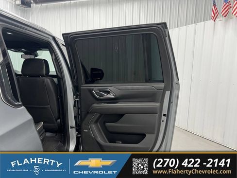 Used 2023 GMC Yukon XL SLT AWD/4WD image 12