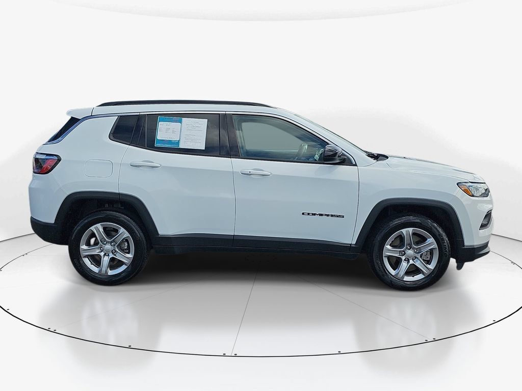 Used 2024 Jeep Compass Latitude AWD/4WD image 5