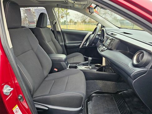 Used 2018 Toyota RAV4 XLE image 10