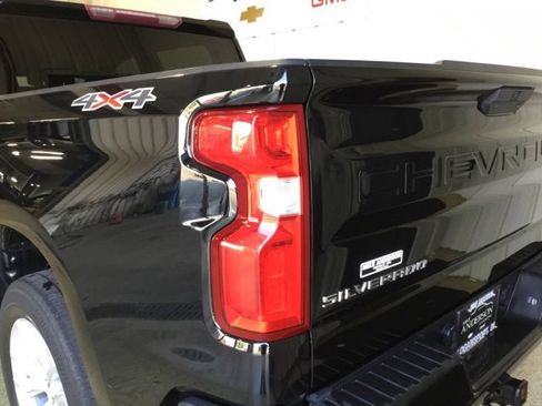 Used 2020 Chevrolet Silverado 1500 Custom w/ Custom Value Package image 17