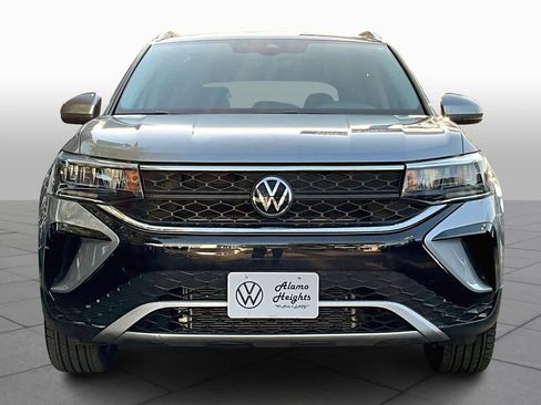 Certified 2023 Volkswagen Taos SE w/ Panoramic Sunroof Package image 3