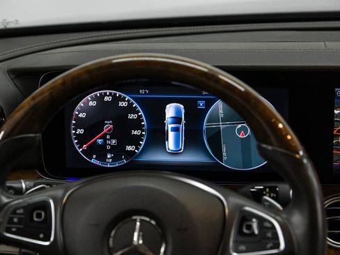 Used 2018 Mercedes-Benz E 400 4MATIC Wagon w/ Premium 2 Package image 18