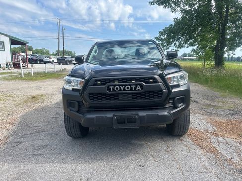 Used 2021 Toyota Tacoma SR AWD/4WD image 2