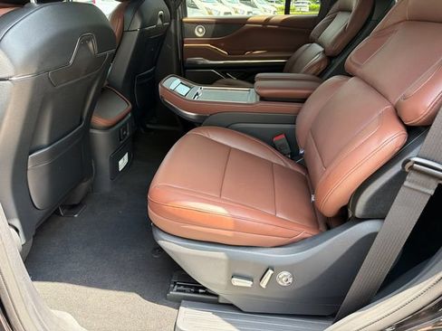 New 2027 Lincoln Navigator Reserve AWD/4WD image 19
