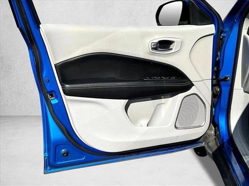 Used 2019 Jeep Compass Latitude image 13