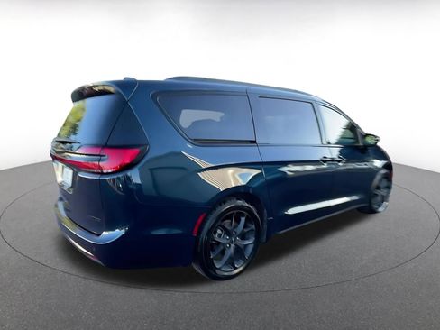 Used 2025 Chrysler Pacifica Limited FWD image 15