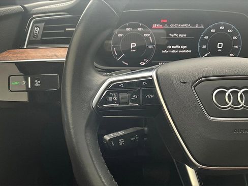 Used 2022 Audi e-tron Premium Plus w/ Premium Plus Package image 17