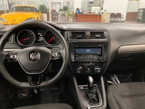 Used 2015 Volkswagen Jetta SE FWD image 19