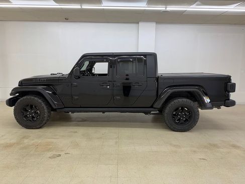 Used 2021 Jeep Gladiator Sport AWD/4WD image 2