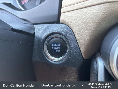 Used 2020 Toyota RAV4 XLE w/ Convenience Package FWD image 22