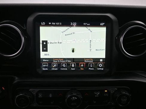 Used 2022 Jeep Wrangler Unlimited Sahara AWD/4WD image 17