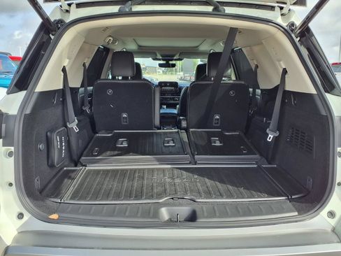 Used 2023 Nissan Pathfinder Platinum FWD image 8