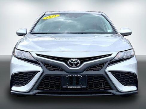 Used 2021 Toyota Camry SE image 2