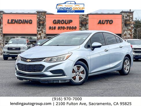 Used 2018 Chevrolet Cruze LS image 1