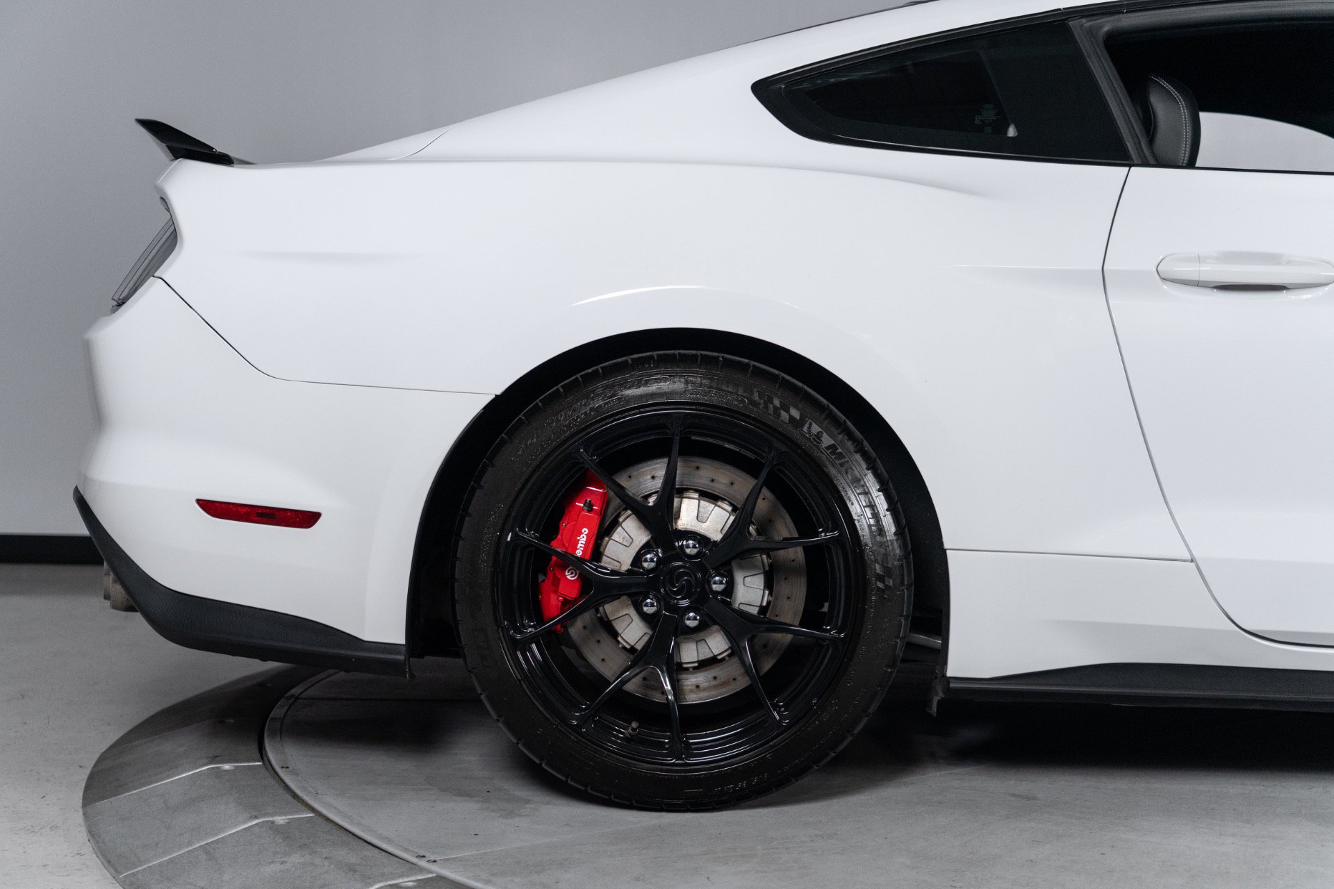 Used 2016 Ford Mustang Shelby GT350 w/ Technology Package RWD image 23